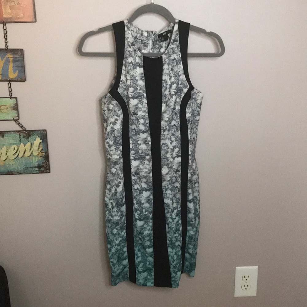 Cute flowery mid-length dress - Picture 1 of 2